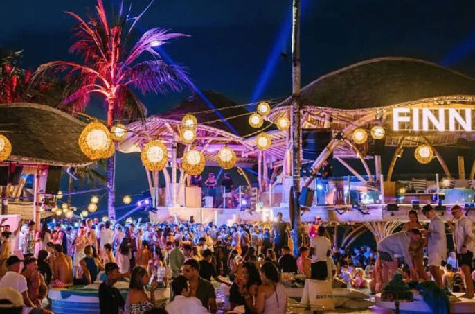Festival Budaya Dan Hiburan Malam Di Kuta