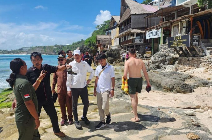 Pembongkaran 48 Usaha di Bingin Beach oleh Pemprov Bali